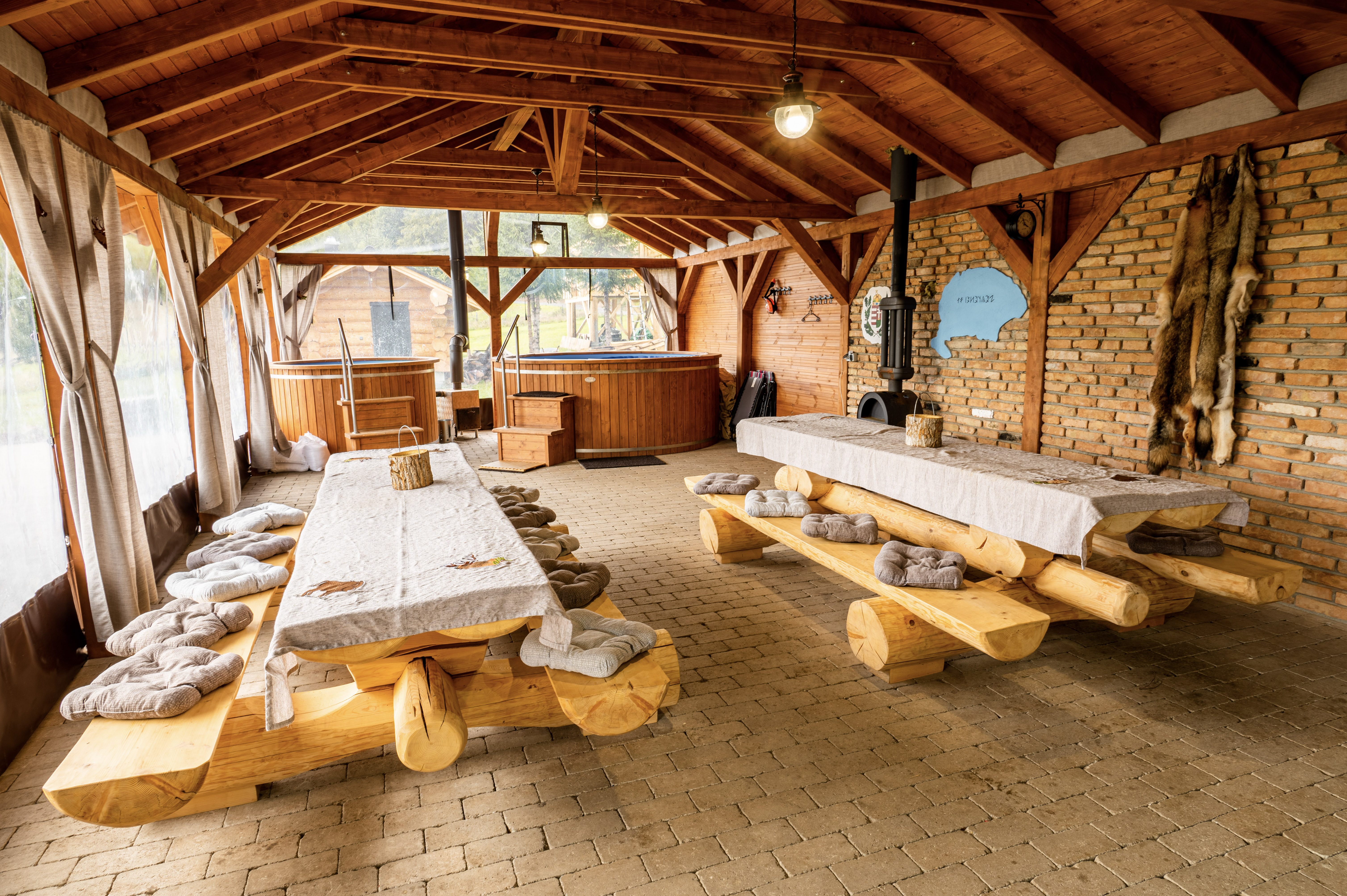 Jakuzzi, dézsák és szauna